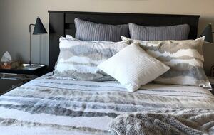 Year-Round Lakeside Escape | Walk to Downtown, Golf & Marina - Town of Sylvan Lake, Canada