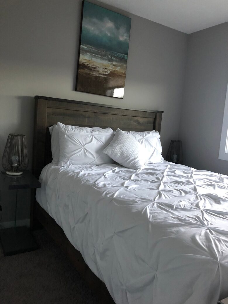 Year-Round Lakeside Escape | Walk to Downtown, Golf & Marina - Town of Sylvan Lake, Canada