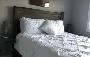 Year-Round Lakeside Escape | Walk to Downtown, Golf & Marina - Town of Sylvan Lake, Canada