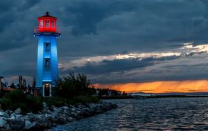 Year-Round Lakeside Escape | Walk to Downtown, Golf & Marina - Town of Sylvan Lake, Canada