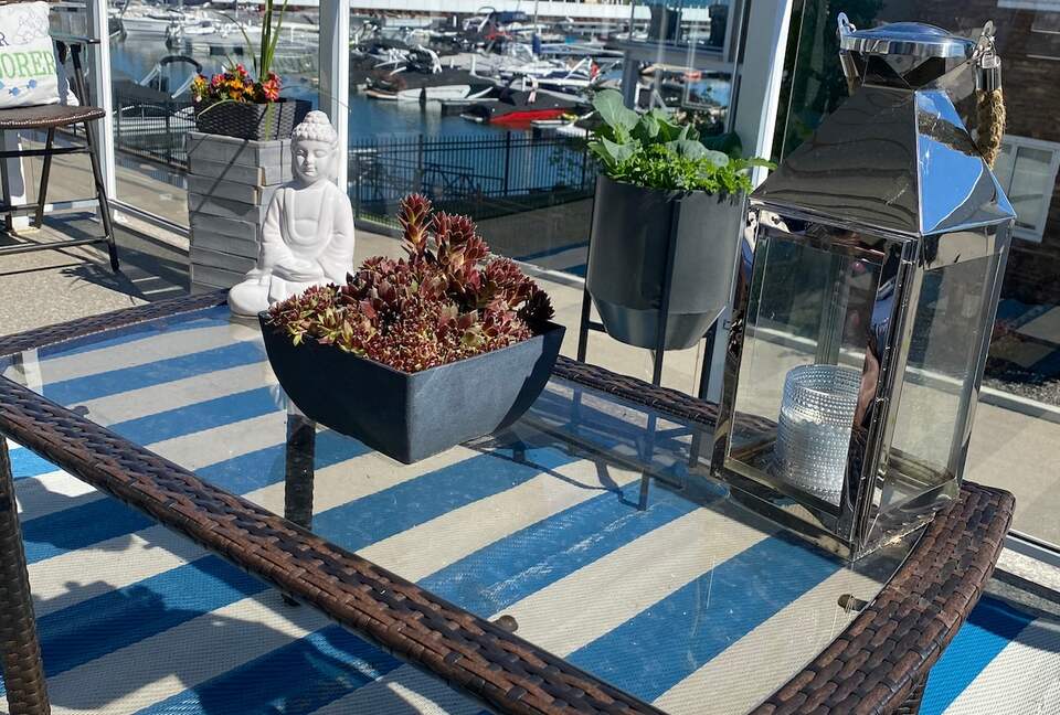 Year-Round Lakeside Escape | Walk to Downtown, Golf & Marina - Town of Sylvan Lake, Canada