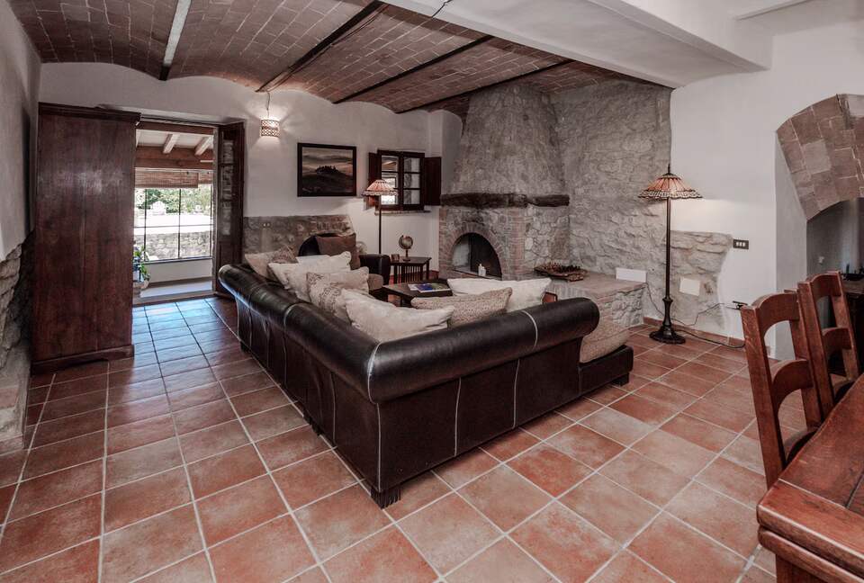 Tuscan Farmhouse Retreat with Infinity Pool & Views - Volterra, Italy