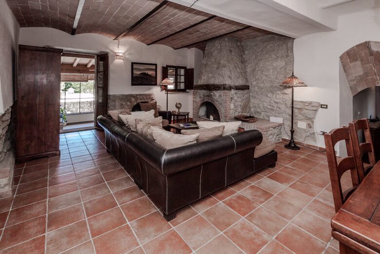 Tuscan Farmhouse Retreat with Infinity Pool & Views - Volterra, Italy