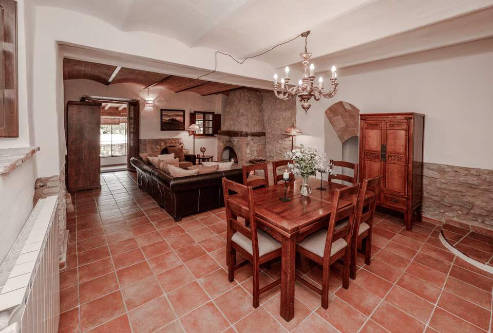 Tuscan Farmhouse Retreat with Infinity Pool & Views - Volterra, Italy