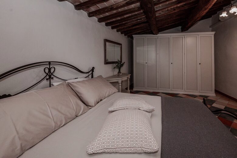 Tuscan Farmhouse Retreat with Infinity Pool & Views - Volterra, Italy