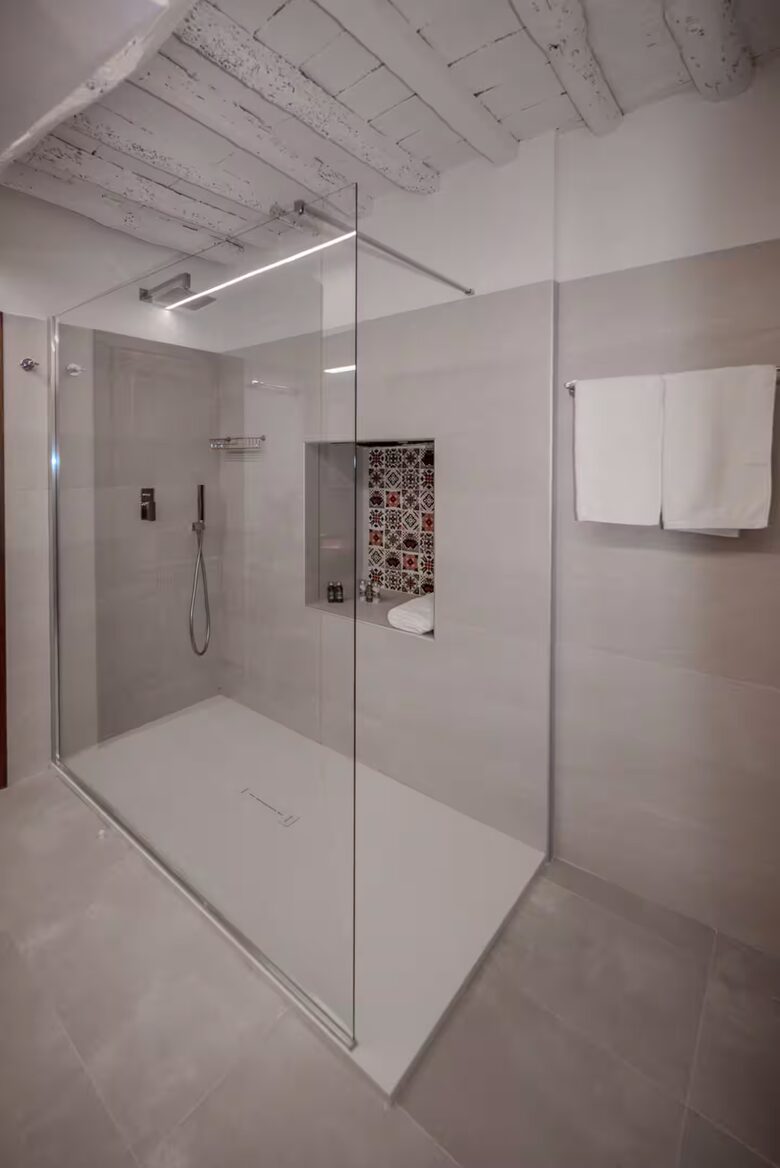 Tuscan Farmhouse Retreat with Infinity Pool & Views - Volterra, Italy