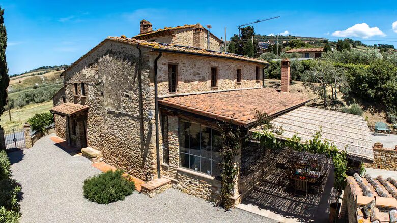 Tuscan Farmhouse Retreat with Infinity Pool & Views - Volterra, Italy