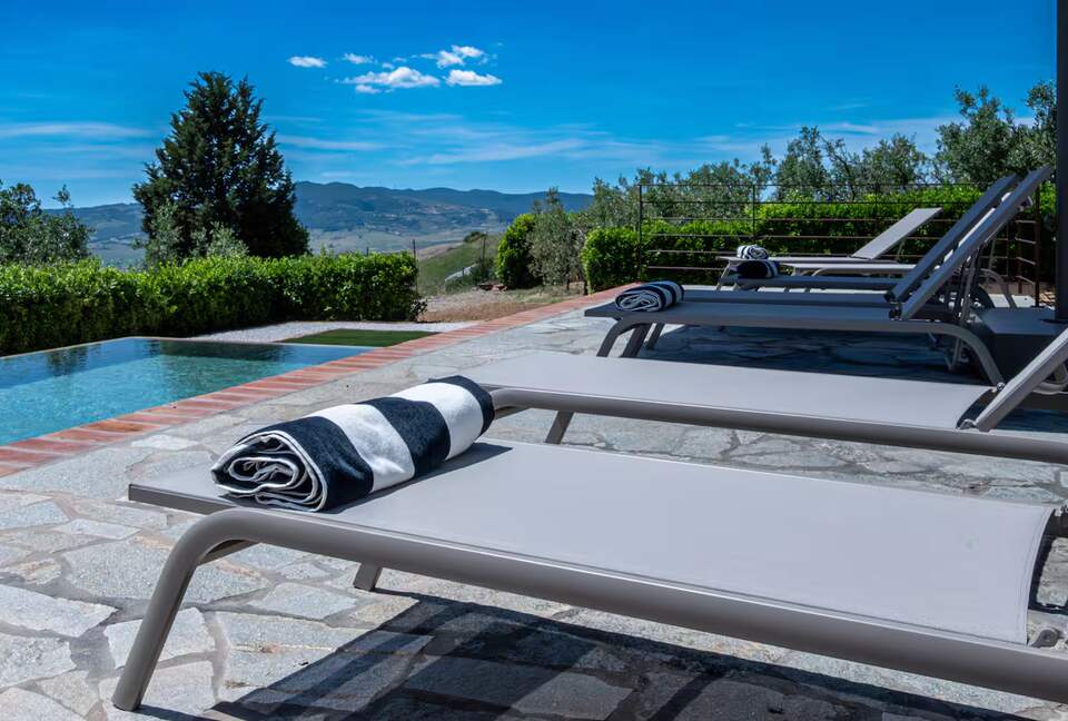 Tuscan Farmhouse Retreat with Infinity Pool & Views - Volterra, Italy