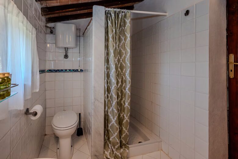 Tuscan Farmhouse Retreat with Infinity Pool & Views - Volterra, Italy