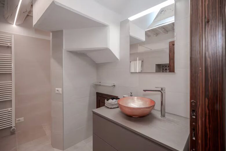 Tuscan Farmhouse Retreat with Infinity Pool & Views - Volterra, Italy