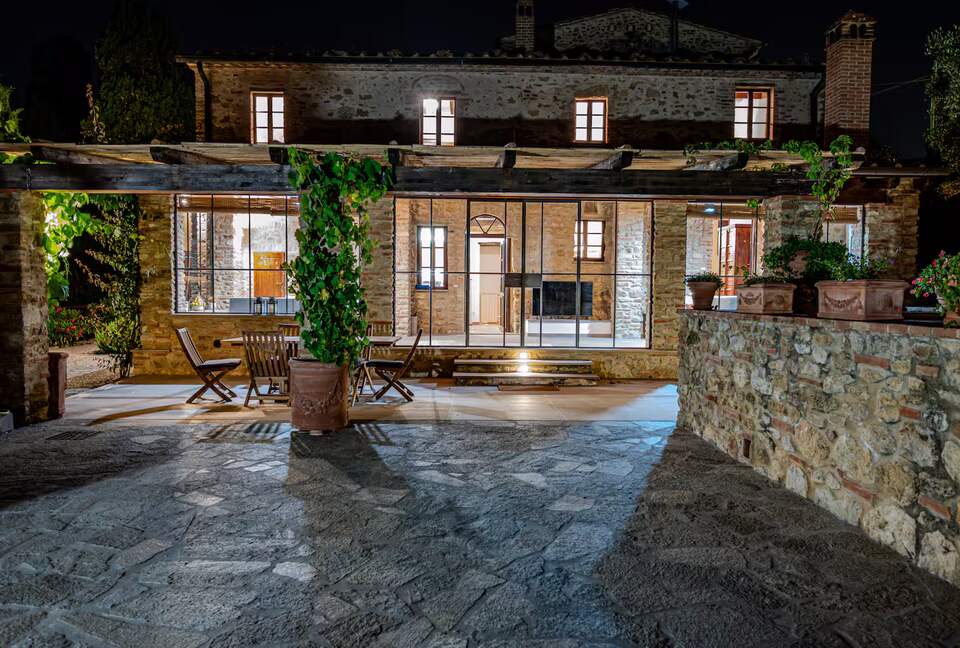 Tuscan Farmhouse Retreat with Infinity Pool & Views - Volterra, Italy