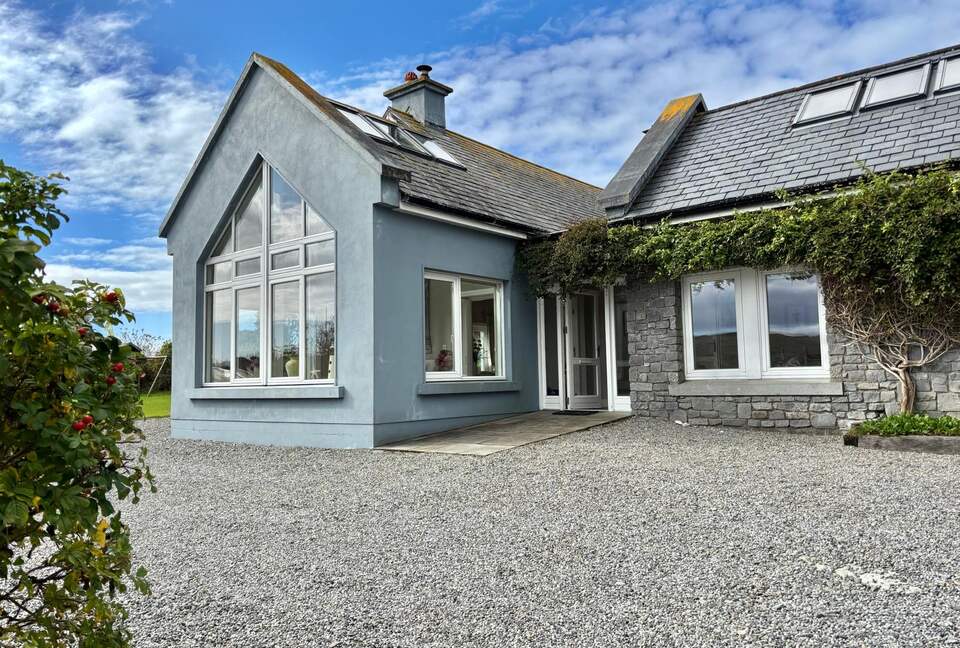 Tasteful Family Residence Overlooking Atlantic Isles - Clifden, Ireland