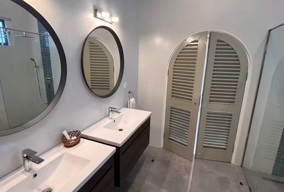 Ocean View Elegance: A Five-Bedroom Seychelles Masterpiece - Beau Vallon, Seychelles