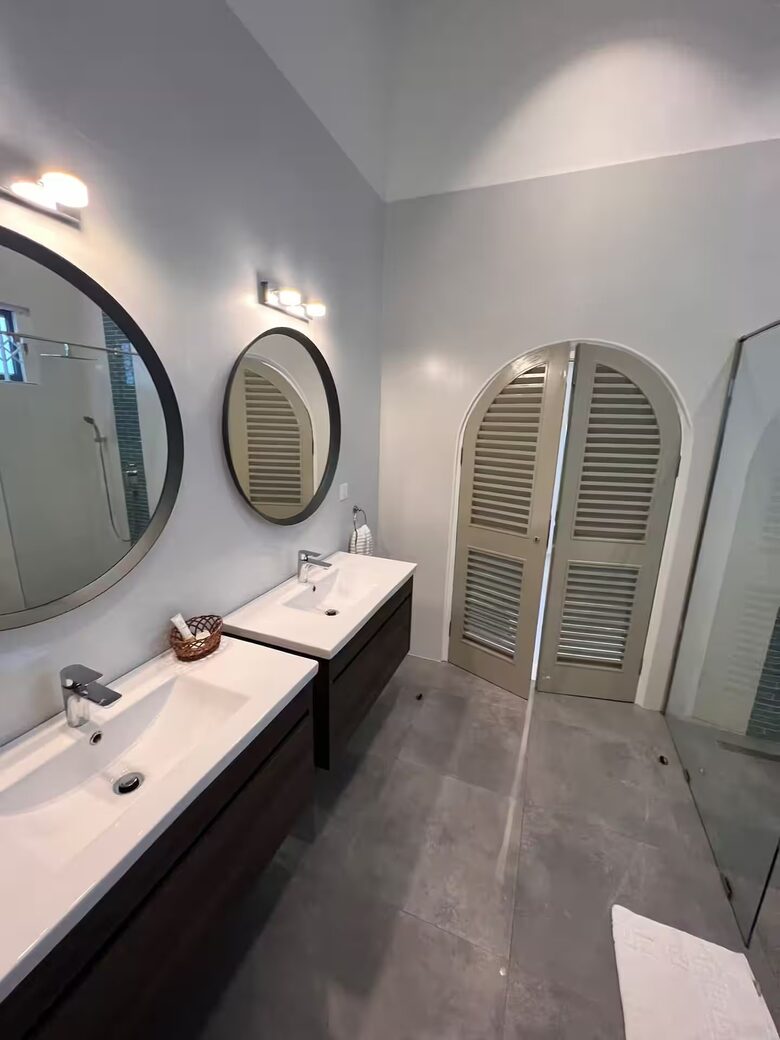 Ocean View Elegance: A Five-Bedroom Seychelles Masterpiece - Beau Vallon, Seychelles