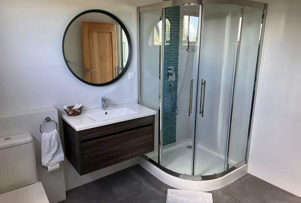 Ocean View Elegance: A Five-Bedroom Seychelles Masterpiece - Beau Vallon, Seychelles