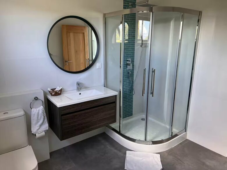 Ocean View Elegance: A Five-Bedroom Seychelles Masterpiece - Beau Vallon, Seychelles