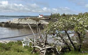 Charming 4-Bed Cottage with Bay Views near Boothbay Harbor - Southport, Maine