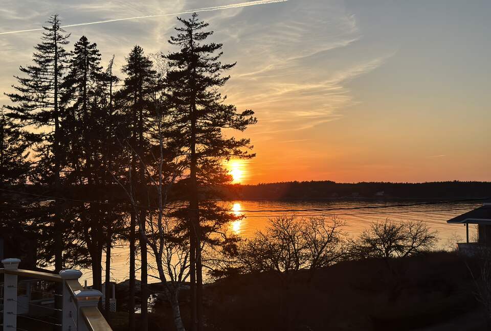 Charming 4-Bed Cottage with Bay Views near Boothbay Harbor - Southport, Maine