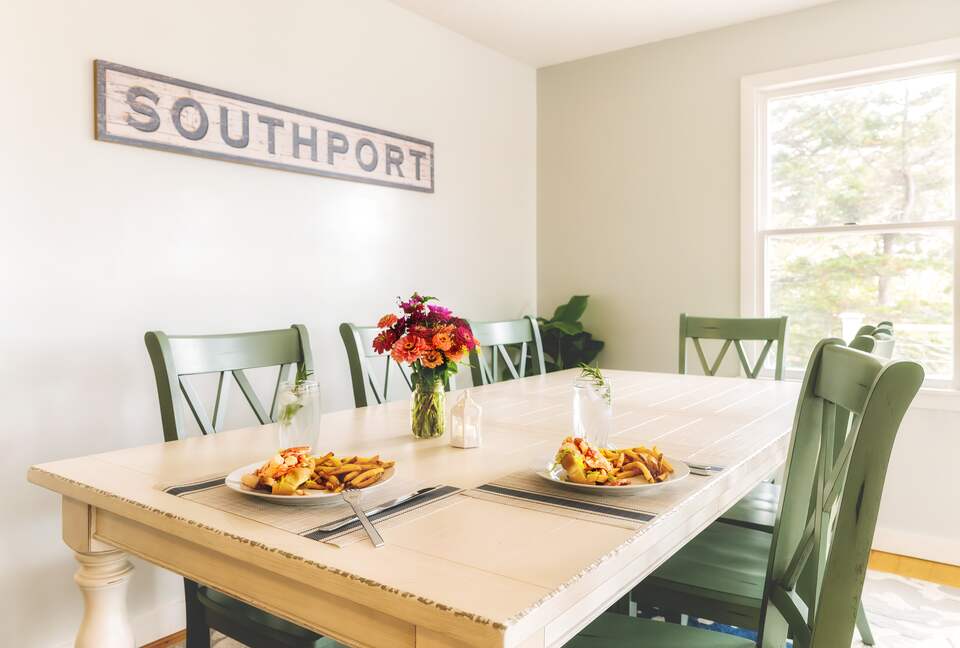 Charming 4-Bed Cottage with Bay Views near Boothbay Harbor - Southport, Maine