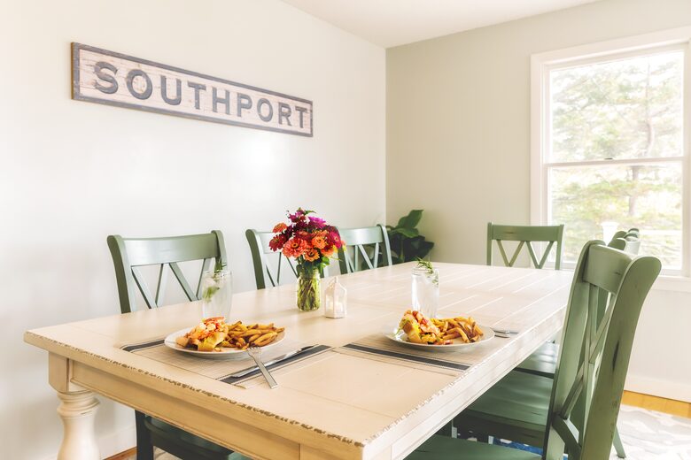 Charming 4-Bed Cottage with Bay Views near Boothbay Harbor - Southport, Maine