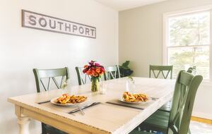 Charming 4-Bed Cottage with Bay Views near Boothbay Harbor - Southport, Maine