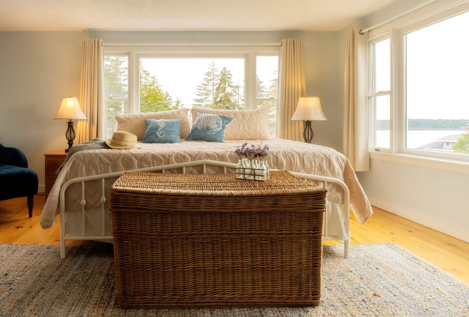 Charming 4-Bed Cottage with Bay Views near Boothbay Harbor - Southport, Maine