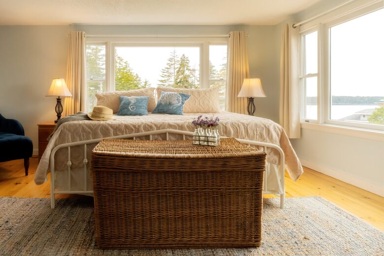 Charming 4-Bed Cottage with Bay Views near Boothbay Harbor - Southport, Maine