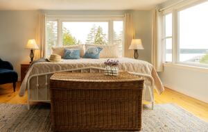 Charming 4-Bed Cottage with Bay Views near Boothbay Harbor - Southport, Maine