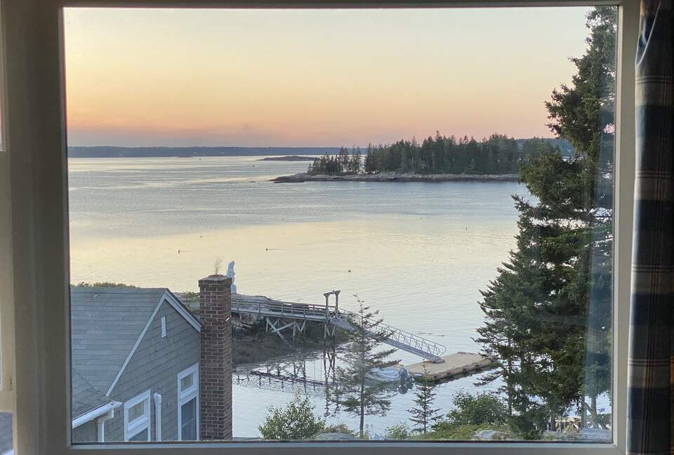 Charming 4-Bed Cottage with Bay Views near Boothbay Harbor - Southport, Maine