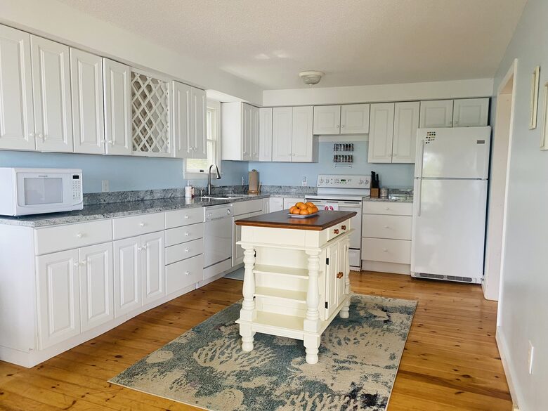 Charming 4-Bed Cottage with Bay Views near Boothbay Harbor - Southport, Maine