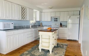 Charming 4-Bed Cottage with Bay Views near Boothbay Harbor - Southport, Maine