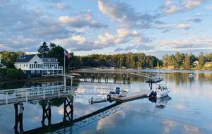 Charming 4-Bed Cottage with Bay Views near Boothbay Harbor - Southport, Maine