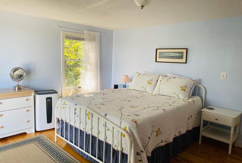 Charming 4-Bed Cottage with Bay Views near Boothbay Harbor - Southport, Maine