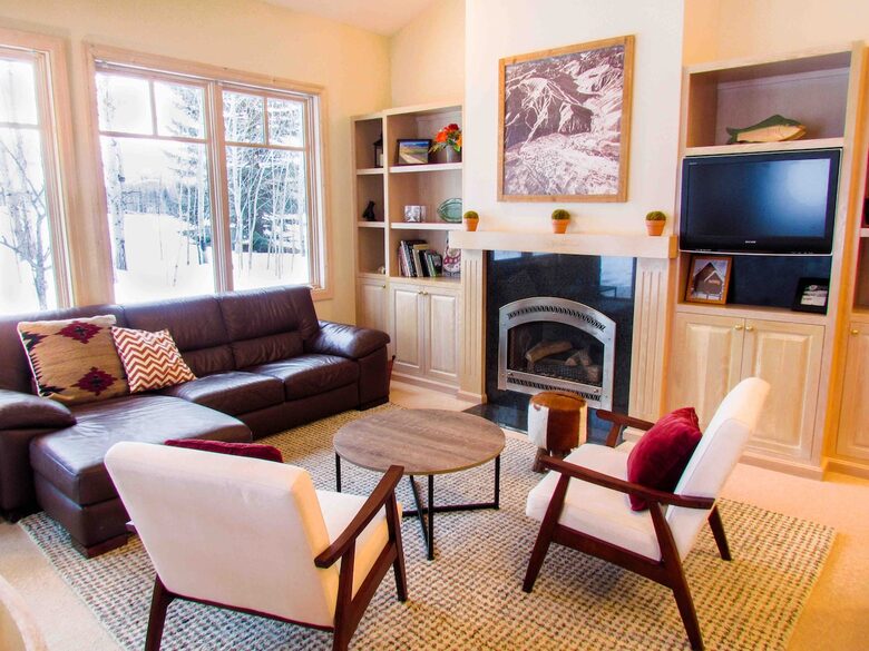 Living room with gas fireplace
