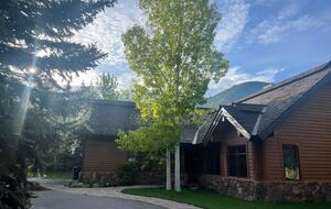 Cozy 2BR Ketchum Cabin with Views & Private Patio - Ketchum, Idaho