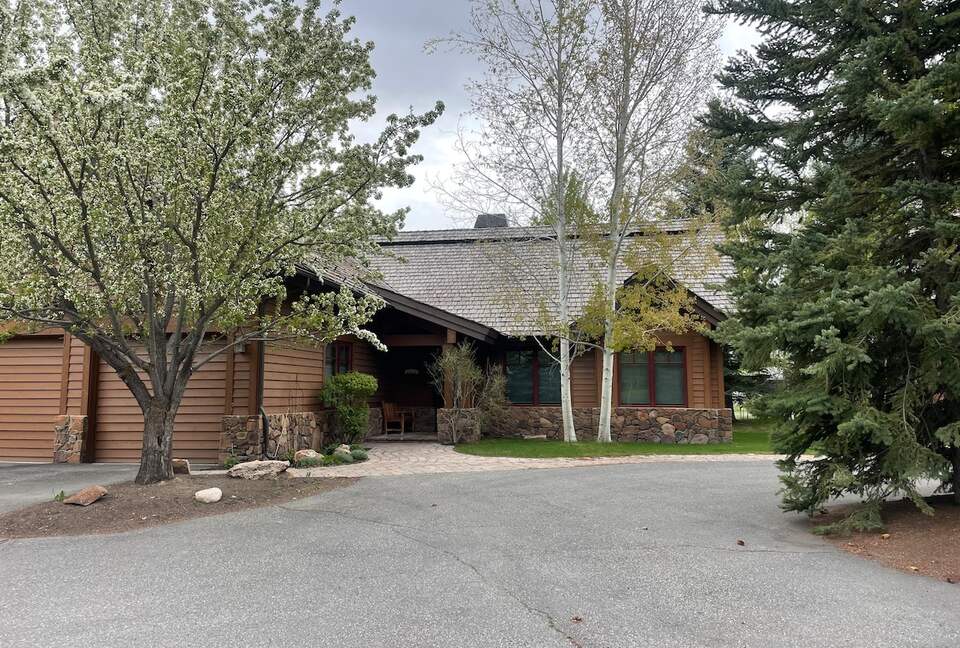 Cozy 2BR Ketchum Cabin with Views & Private Patio - Ketchum, Idaho