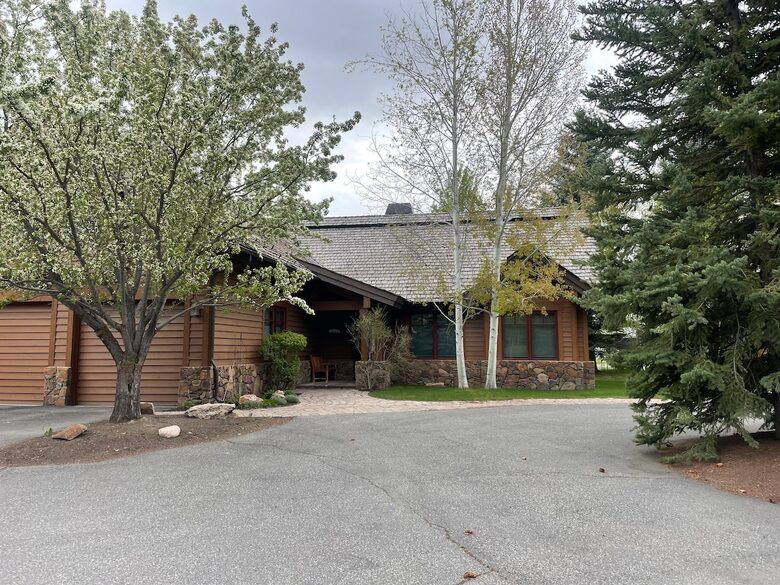 Cozy 2BR Ketchum Cabin with Views & Private Patio - Ketchum, Idaho