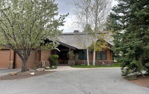 Cozy 2BR Ketchum Cabin with Views & Private Patio - Ketchum, Idaho