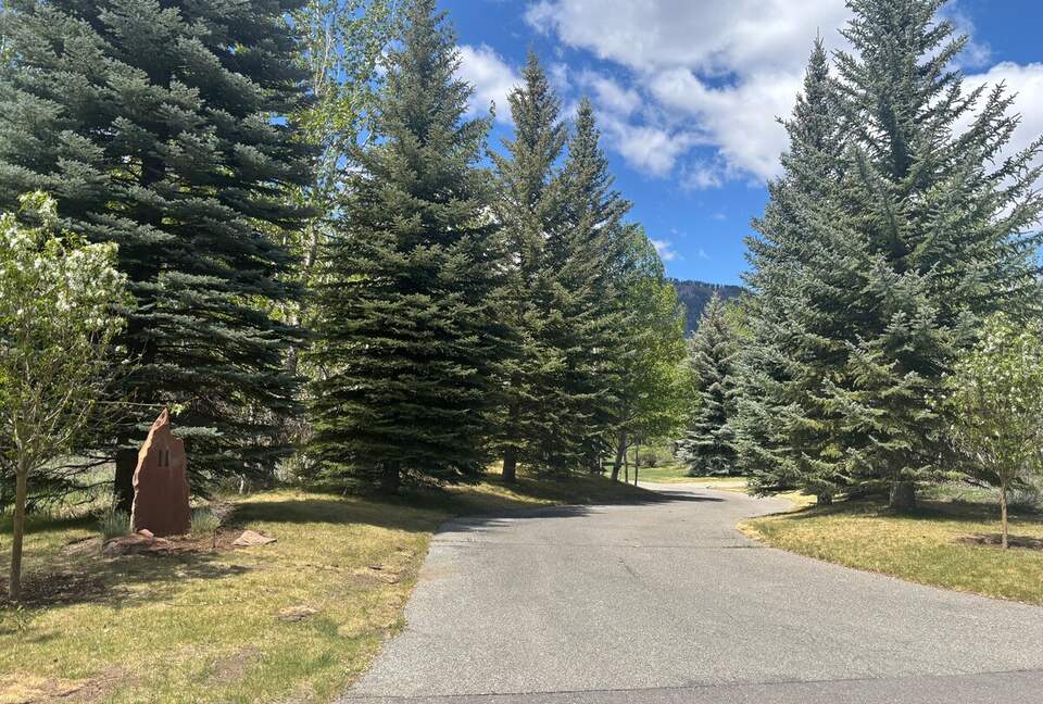 Cozy 2BR Ketchum Cabin with Views & Private Patio - Ketchum, Idaho