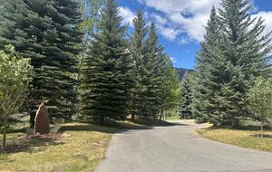 Cozy 2BR Ketchum Cabin with Views & Private Patio - Ketchum, Idaho