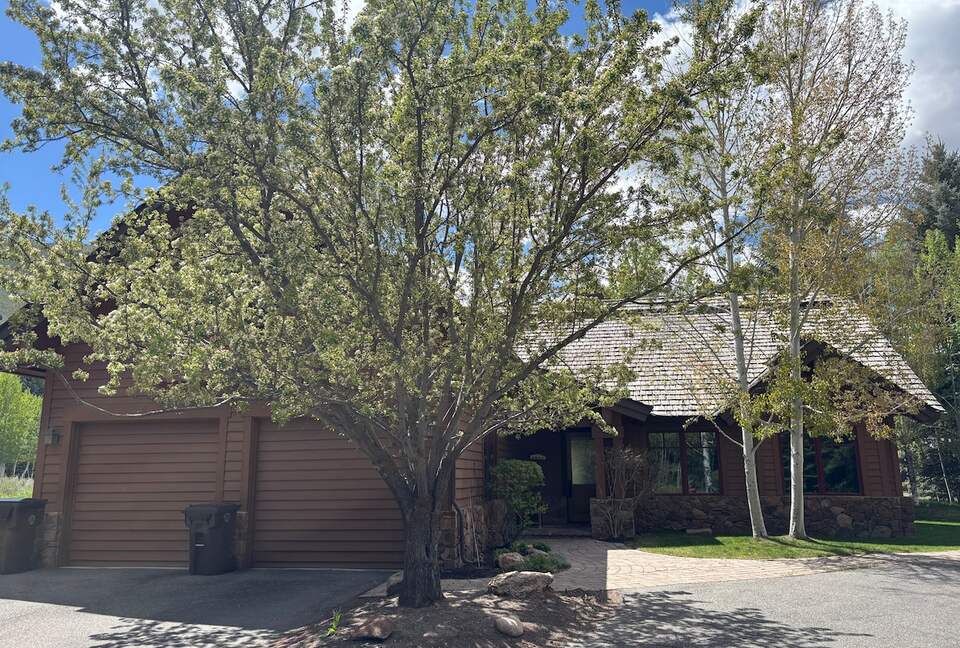 Cozy 2BR Ketchum Cabin with Views & Private Patio - Ketchum, Idaho