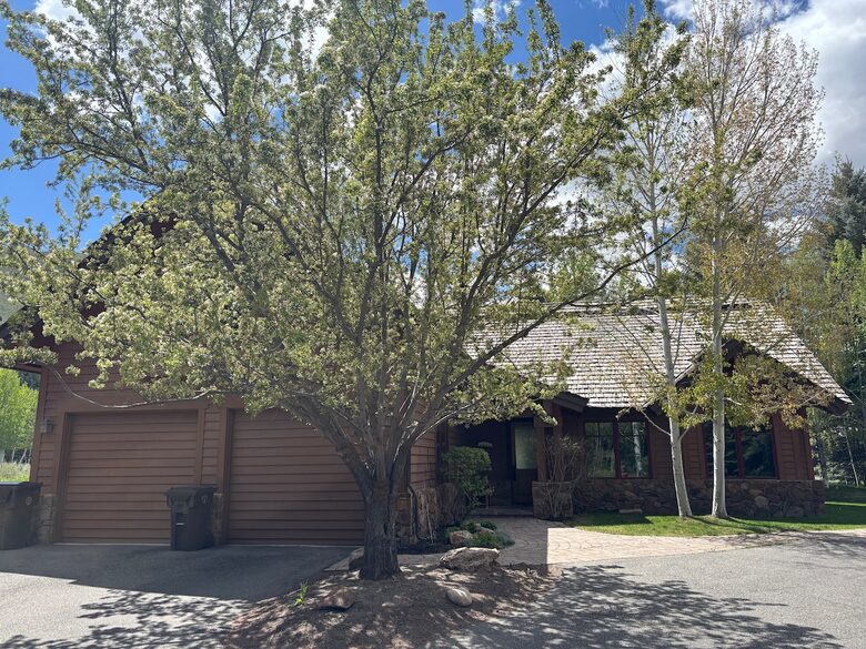 Cozy 2BR Ketchum Cabin with Views & Private Patio - Ketchum, Idaho