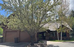 Cozy 2BR Ketchum Cabin with Views & Private Patio - Ketchum, Idaho