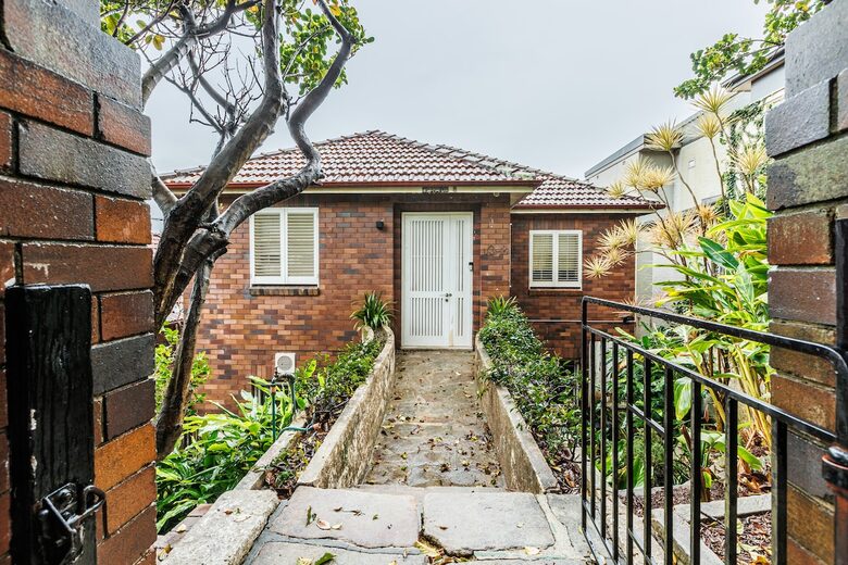 Harbourfront Luxury Penthouse in Darling Point - Sydney, Australia