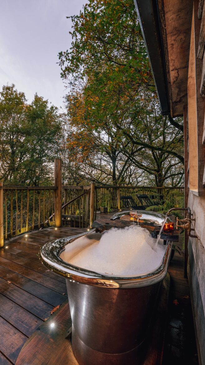 Outdoor copper bath - big enough for 2!