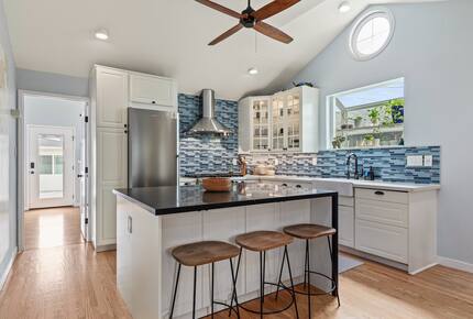 Modern Coastal Retreat in Long Beach - Long Beach, California