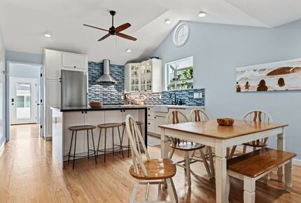 Modern Coastal Retreat in Long Beach - Long Beach, California