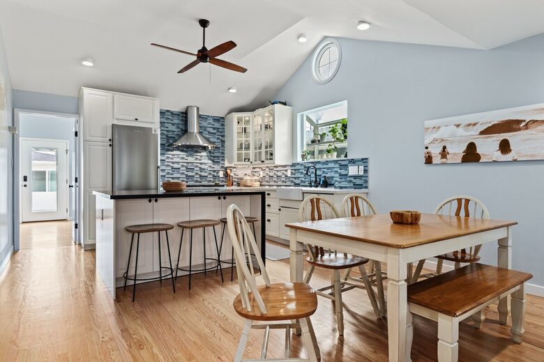 Modern Coastal Retreat in Long Beach - Long Beach, California