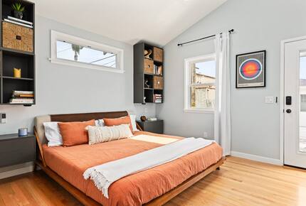 Modern Coastal Retreat in Long Beach - Long Beach, California