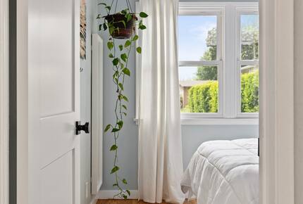 Modern Coastal Retreat in Long Beach - Long Beach, California